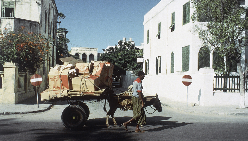 A donkey is used to pull a cart in Mogadishu, capital of the Somali Democratic Republic in April 1985. Photo credit: Pirkko Tanttu/AP